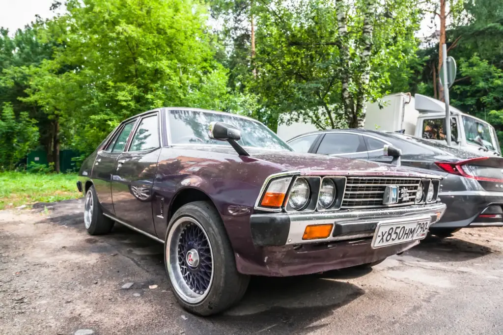 Mitsubishi Galant Colt Sigma GLX in Purple Color